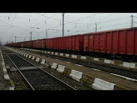 Товарен влак с локомотив Булмаркет и вагони на ДБ.