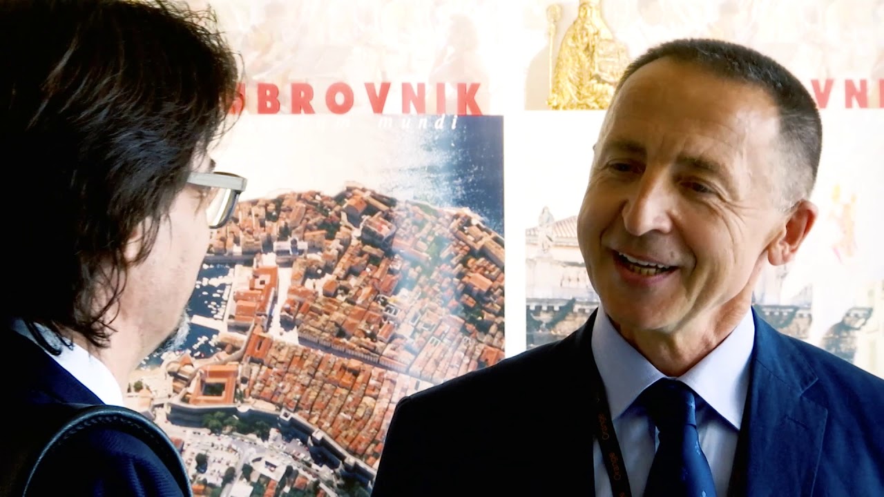 EuCNC 2019 Flag Handover