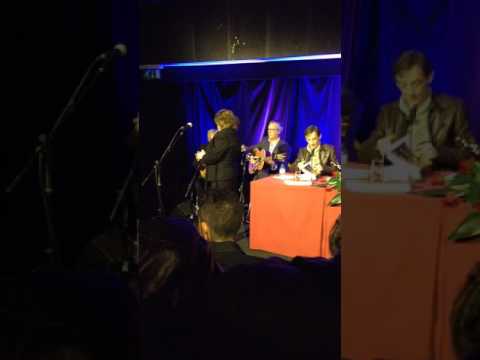 Fadista Julieta Estrela canta "A Freira", de Armando Neves