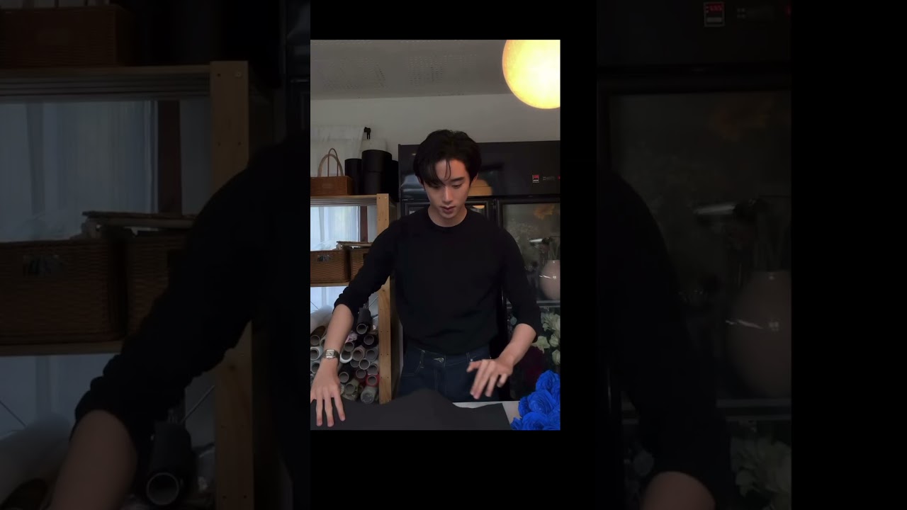 EST WRAPPING BLUE ROSES FOR HIS LOVER