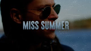 Musik-Video-Miniaturansicht zu Miss Summer Songtext von Redferrin