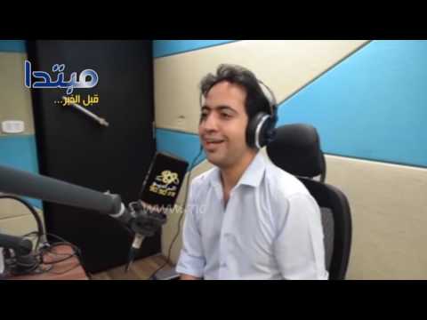 عبدالله حسن يلقى قصيدة «أهل السعادة» على الراديو 9090