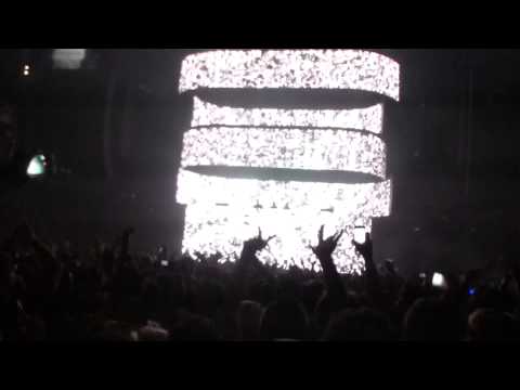 Swedish House Mafia @ Barclays Center - Leave The World Behind vs Here I Come (Axwell Mashup)