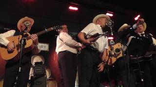 Jerry Douglas & the Earls of Leicester - Let the Church Roll On