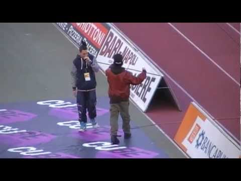 IL NANO - ESIBIZIONE LIVE STADIO SAN NICOLA 21 04 2012 BARI TORINO 0-0.mpg