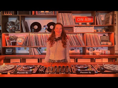 Megan Leo  |  Radio 1001  |  Chilled Balearic Breakfast Mix  |  01.12.23