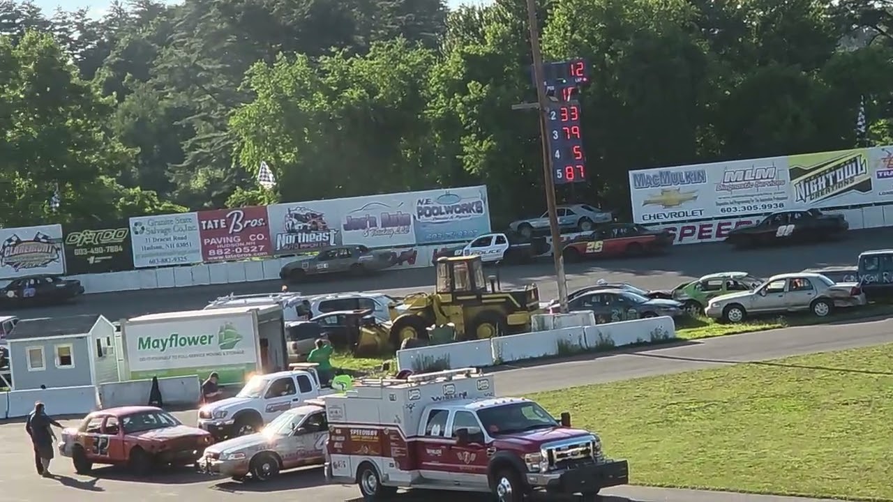 Hudson Speedway Crown Vic Feature Preview