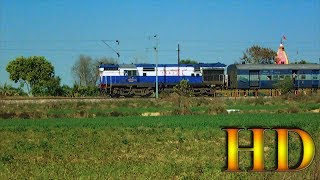 preview picture of video 'IRFCA - 12523 / New Jalpaiguri - New Delhi SF Express With Beautiful Malda Town Diesel Locomotive'