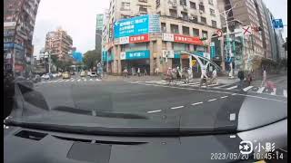 [問卦] 誰說禮讓行人會交通堵塞？