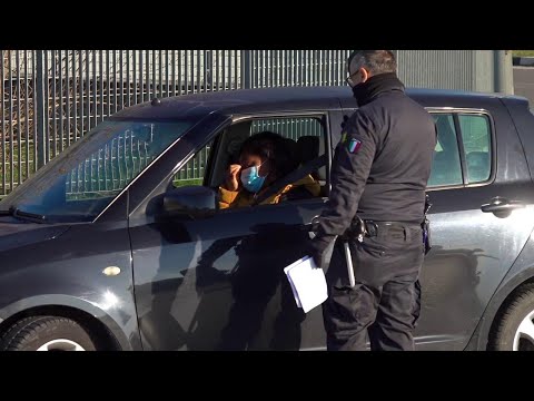 Coronavirus, ai confini della zona rossa: i posti di blocco della polizia a Casalpusterlengo