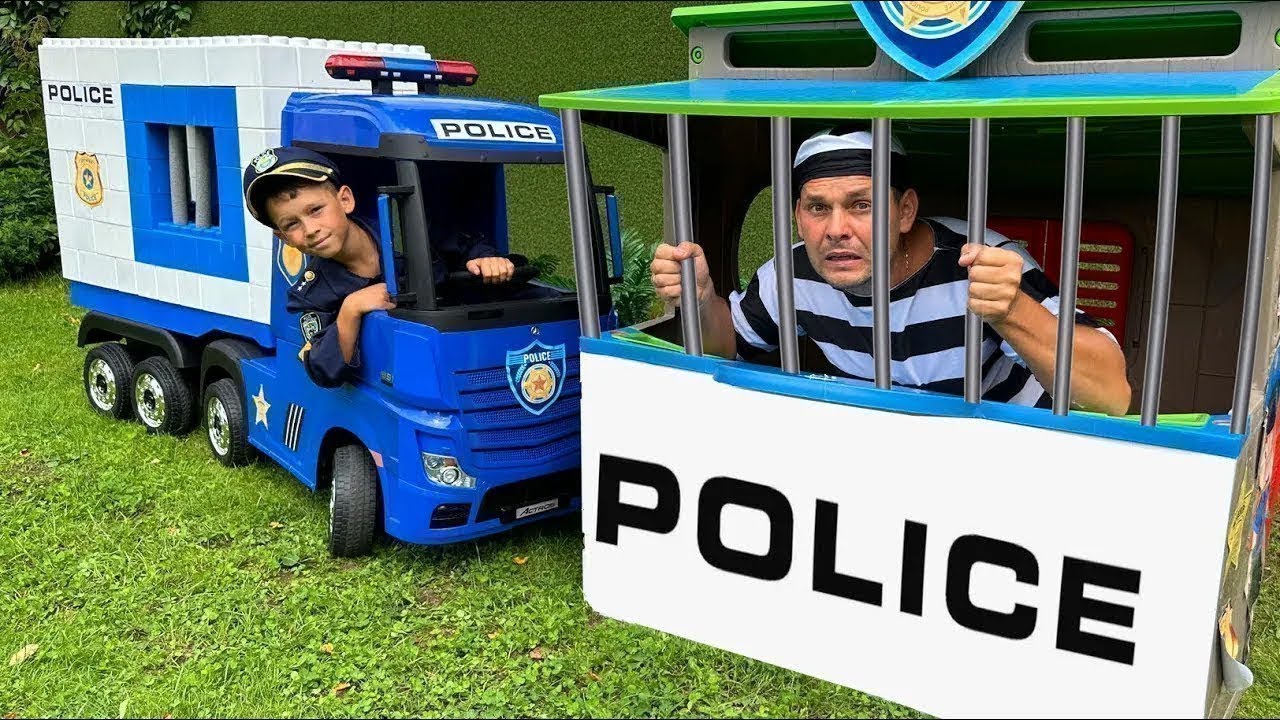 Sofia and dad build New Playhouses - Best series for kids with Sofia Little Princess