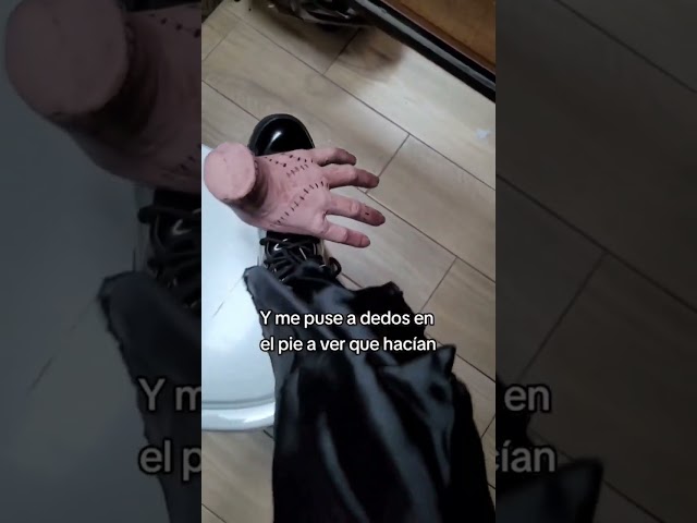 Vídeo relacionado con Famosa Softies - Peluche Wednesday de 27 cm con Caja de la exitosa serie Wednesday de Netflix, Modelo con Atuendo de Fiesta, Relleno Blandito, Para Niños y Niñas a Partir de 0 años (760024281)