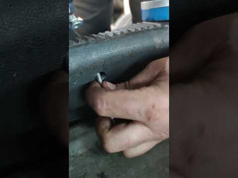 Skoda Roomster emergency release: unlocking and opening the trunk/tailgate