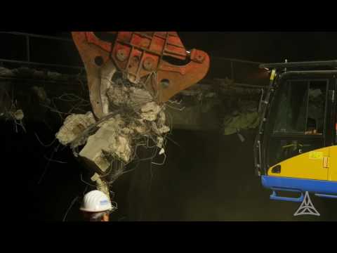 A4 abbattuto. in una notte, il cavalcavia di Porpetto (UD)