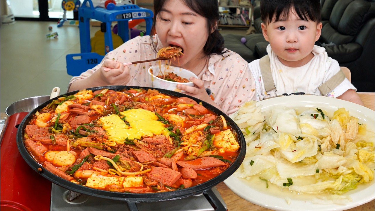 햄, 소세지, 파, 마늘, 라면, 당면 사리 듬뿍 넣은 부대찌개 먹방😋 시원한 백김치는 필수!! MUKBANG