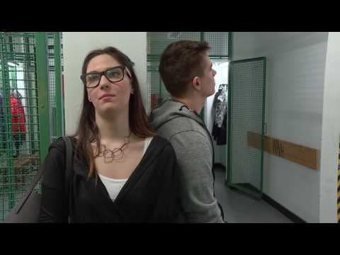 A high school girl fell in love with a friend she teased during breaks [School EDC.410]