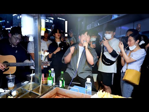 A Girl Reacts As A Real Singer Starts Singing In The Street (If There Was Practice In Love) [ENG CC]