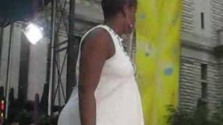 Fantasia singing &quot;Bore Me&quot;