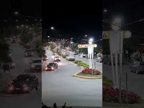 Ya se hizo de noche en la avenida Arrayanes en #villalaangostura #shorts #neuquen #travel #nature