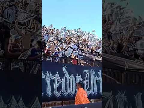 "Hinchada de Gimnasia en Platense" Barra: Los Famosos 33 &bull; Club: Gimnasia y Esgrima de Mendoza &bull; País: Argentina