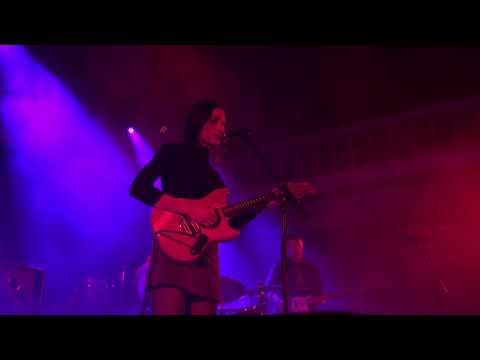 Fazerdaze - Little Uneasy - Live at Paradiso