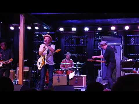 J. Karjalainen - Villejä lupiineja / Mä tahdon olla lähellä sinua