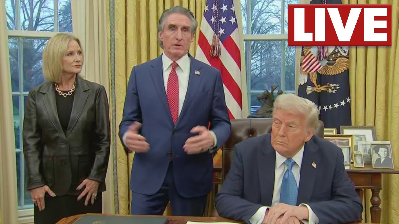 LIVE l Trump signs executive orders in the Oval Office