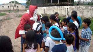 preview picture of video 'Papá Noel y el Muñeco Pepito (2008-12-24)'