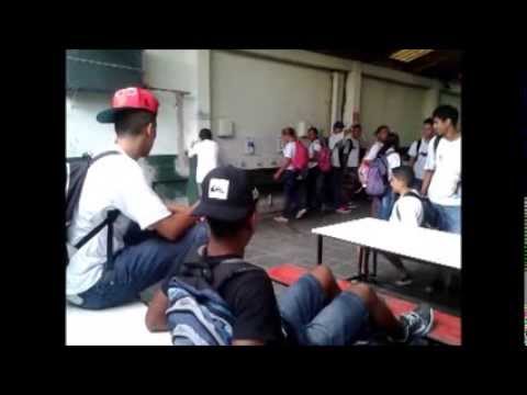 VITOR GAMA, PULANDO DA MESA DO REFEITORIO