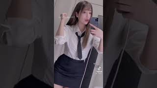 【Tiktok】胸が揺れすぎて見えちゃってる！？！？#Shorts