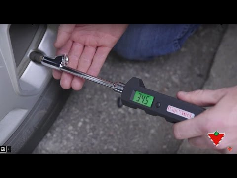 How to check your tire pressure (7 steps)