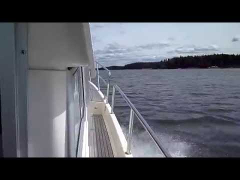 Aquador 32 C (2007) D6-370 1 Hand bei Bargen Boote