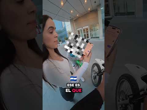 Ayudando a la clienta más guapa #motovelovidad #motociclistico #biker #motos #bikers #bikerider