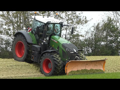 Fendt 939 Vario packing up corn chaff w/ Dozer blade | Corn Season 2020 | Mais Häckseln