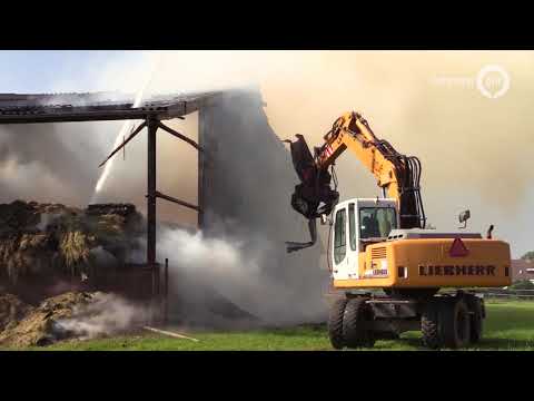 Hooi in brand in Dreumel, blussen duurt nog uren