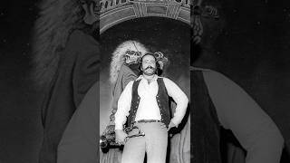 Remembering famed lyricist and Grateful Dead member, Robert Hunter 🌹