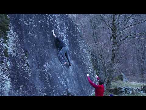 Val Bavona Boulder - 8A Sonlerto slab - Auf leisen Pfoten - fail on the last move :)