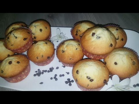 Easy Chocolate chip Cupcakes Recipe/Recette de Cupcakes aux pépites de chocolat/ Muffins
