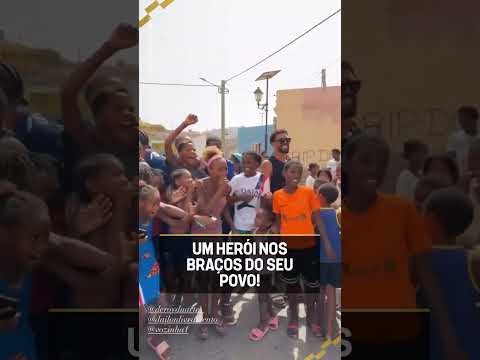 O VOZINHA ESTÁ NOS BRAÇOS DO POVO! #shorts