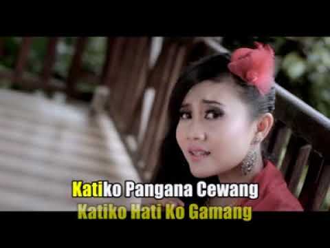 SISO SISO RINDU - Dilla Novera (Official Music Video)