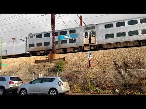 Northbound Metra Electric at Kensington; CTA Route 4 Bus Leaves for Loop