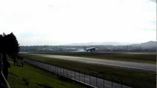 preview picture of video 'BASP 2012 - Pouso Boeing 777-300 KLM - Pista 09R GRU'