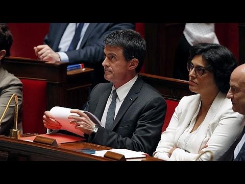 الحكومة الفرنسية تستخدم حقها الدستوري في فرض قانون العمل المثير للجدل