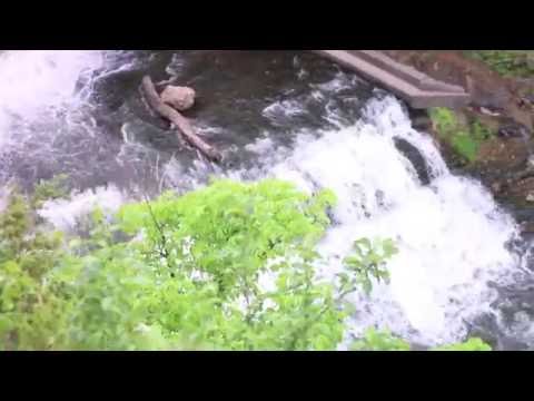 Li Tus Dej Ntws | Reflections