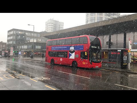 It’s Snowing in London | First Snowfall in London 2021 | Walking in Snow 2021| 4k London walk 2021