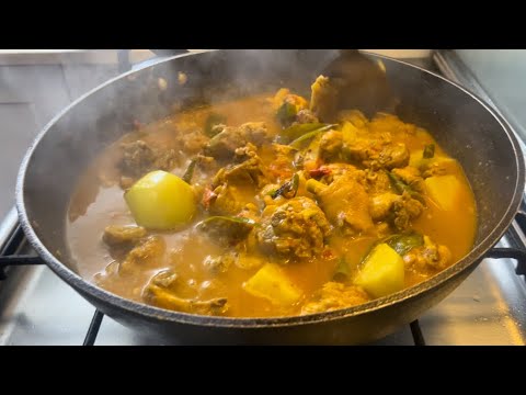 FIJI STYLE COOKING AND EATING SPICY WILD ROOSTER( jangalee muraga)