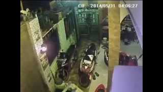 preview picture of video 'CCTV aksi curi sendal'