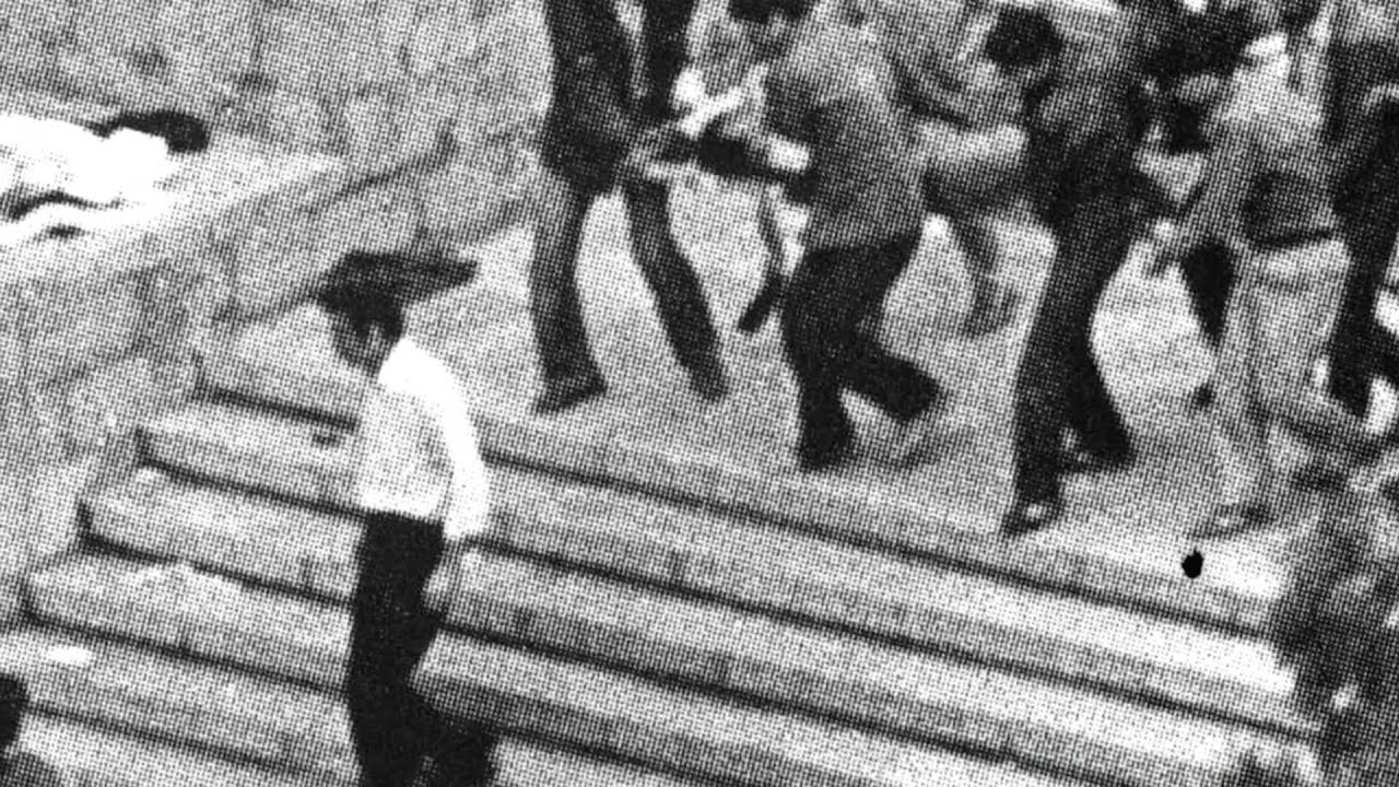 صحنه تاریخ Fragments of a Revolution
