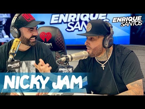 NICKY JAM IMPROVISA DURANTE VISITA CON ENRIQUE SANTOS