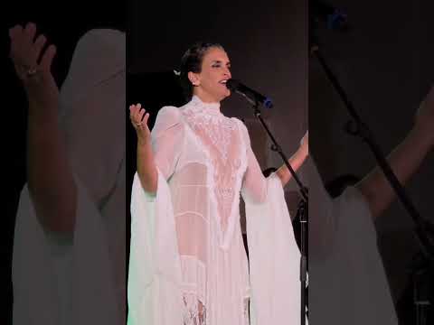 Noa performing "We Shall Overcome" from Joan Baez in the Cathedral in Cefalu